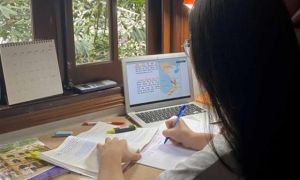 Các trường đại học chuyển sang học trực tuyến phòng COVID-19
