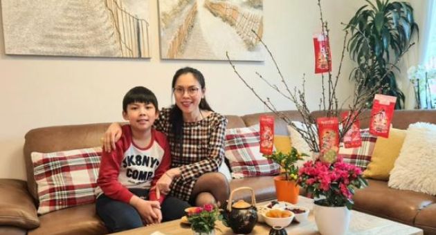 Bất ngờ mâm cỗ đón Tết của người Việt giữa mưa tuyết nước Đức
