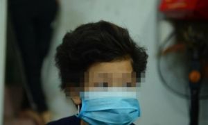 Phẫn nộ bé gái 12 tuổi nghi bị mẹ bạo hành, người tình của mẹ xâm hại tình dục