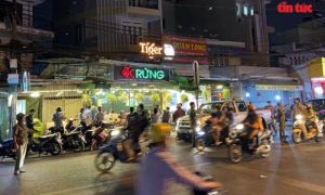Bất ngờ kiểm tra lấy mẫu xét nghiệm tầm soát COVID-19 ở các quán nhậu
