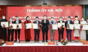 Bí thư Hà Nội: Cả nước trân trọng tinh thần phục vụ, hi sinh nơi tuyến đầu...