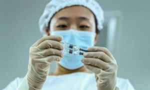 /thumb/thumb.php?src=images/stories/content/2021/02/27/42_1_bong-ma-qua-khu-am-anh-khien-nguoi-trung-quoc-ngai-vaccine-tu-san-xuat.jpg&w=300&h=180&zc=1&q=80&a=c