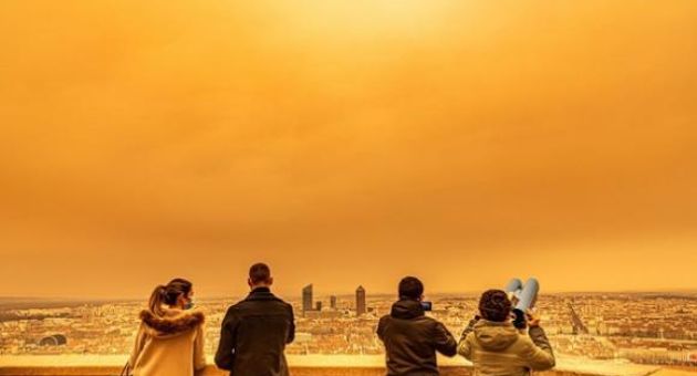 Bụi từ sa mạc Sahara chứa chất phóng xạ đổ xuống châu Âu