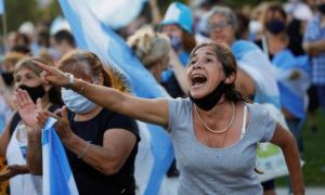 Dân Argentina nổi giận vì cựu lãnh đạo 'chen hàng' ưu tiên tiêm vắc xin COVID-19