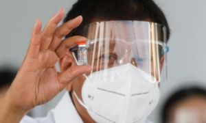 Người Philippines “ngại” vắc xin Trung Quốc dù Tổng thống cam kết hiệu quả