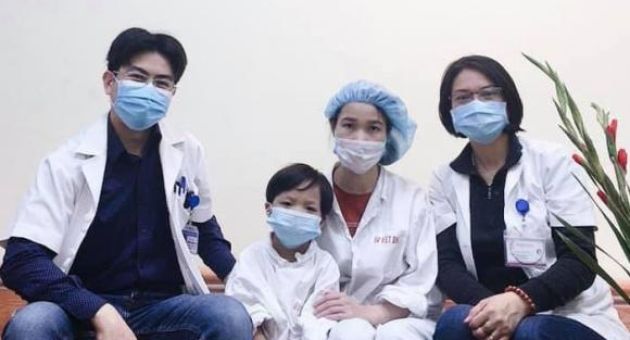 Bệnh nhi ghép tim nhỏ tuổi nhất Việt Nam được ra viện