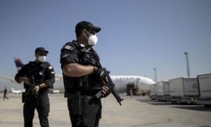 Vận chuyển vaccine COVID-19 - thách thức an ninh đáng được dựng phim