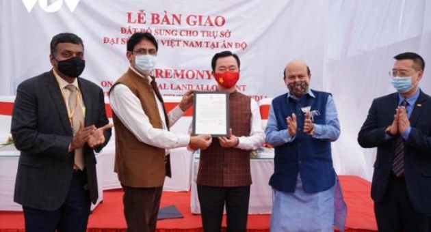 ĐSQ Việt Nam tại Ấn Độ nhận bàn giao đất bổ sung cho công trình trụ sở mới
