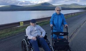 Cặp đôi 94 tuổi ở New York nên duyên giữa đại dịch