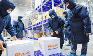 Hai chuyến bay chuyển vắc xin AstraZeneca từ TP.HCM ra Hà Nội
