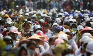 Lực lượng an ninh đột kích trong đêm, biểu tình càng lớn hơn ở Myanmar