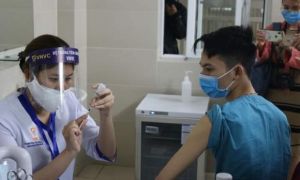 Có 10 nhân viên y tế Bệnh viện Thanh Nhàn phản ứng nhẹ sau tiêm vaccine COVID-19