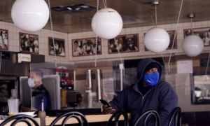 Được dỡ bỏ lệnh đeo khẩu trang, hàng loạt cơ sở ở Texas vẫn “Không khẩu trang,...