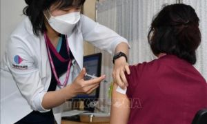 Hàn Quốc triển khai tiêm vaccine của AstraZeneca cho người trên 65 tuổi