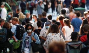 Một năm đại dịch Covid-19: Thế giới chờ đợi ''điều kỳ diệu''