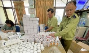 Tạm giữ lượng lớn thuốc trị ho, huyết áp nghi nhập lậu từ Hàn Quốc