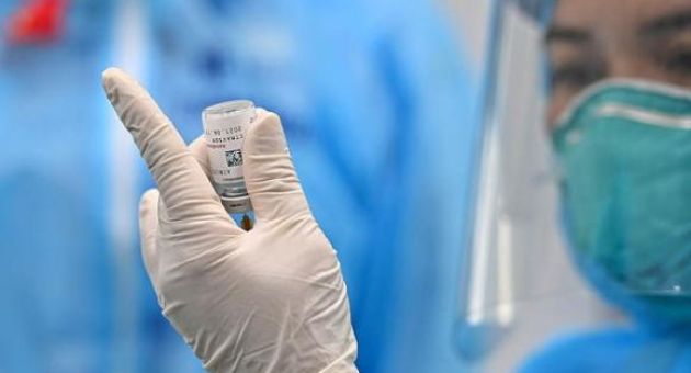 Việt Nam tiếp tục tiêm vaccine Covid-19 AstraZeneca