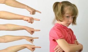 2 đứa trẻ mắc cùng 1 lỗi, hành động của 2 bà mẹ cho kết quả quá khác biệt:...