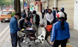 Bị phạt 37,5 triệu đồng vì đang cách ly vẫn đi làm