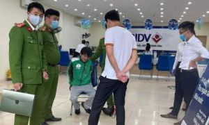Cầm 'súng, mìn' xông vào cướp Ngân hàng BIDV ở Hà Nội
