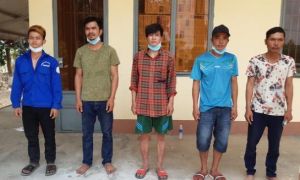 5 thanh niên từ Campuchia bơi qua sông biên giới, bị bắt trên đất liền Việt Nam