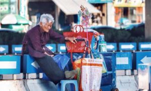Tuổi già nhiều lo âu của người Việt