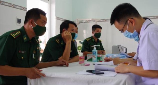 Tiêm vắc xin COVID-19 cho chiến sĩ biên phòng 6 tỉnh Tây Nam chống dịch