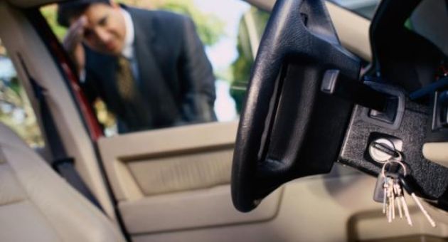 Đãng trí, quên chìa khóa trong ô tô, mẹo hay dành cho bạn