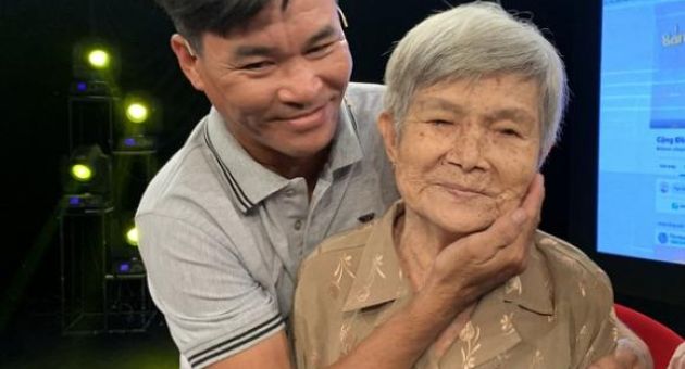 Như chưa hề có cuộc chia ly tìm được mẹ cho anh Trắng sau 40 năm cách biệt