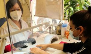 Tiệm nail Việt ở Đức vừa chống dịch, vừa vun vén đam mê