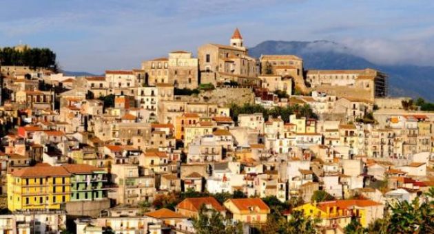 Italy: Một thị trấn cổ rao bán nhà với mức giá chỉ bằng một ly cà phê