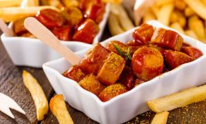 Xúc xích sốt cà ri - huyền thoại của ẩm thực Đức