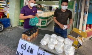 Sao nỡ bóc mẽ người nghèo mùa giãn cách?