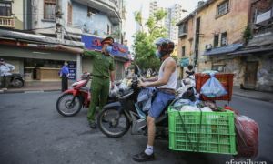 Hà Nội ngày đầu thực hiện Công điện 15: Tiểu thương ngậm ngùi quay xe ngay...