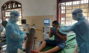 Người Việt Nam tích trữ, sử dụng bình khí oxy tại nhà có thể gây cháy nổ