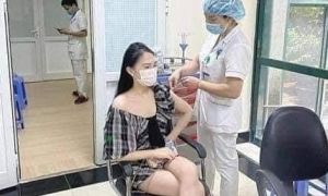 Tiêm vắc xin 'xịn' nhờ quan hệ: Bệnh thích khoe khoang hay bất nhẫn, vô cảm?