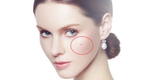 Phụ nữ có nốt ruồi ở 4 vị trí này, cả đời không lo cơm áo gạo tiền, dù có lúc...