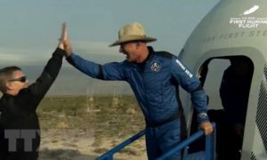 Virgin Galactic công bố giá vé bay vào vũ trụ là 450.000 USD mỗi người