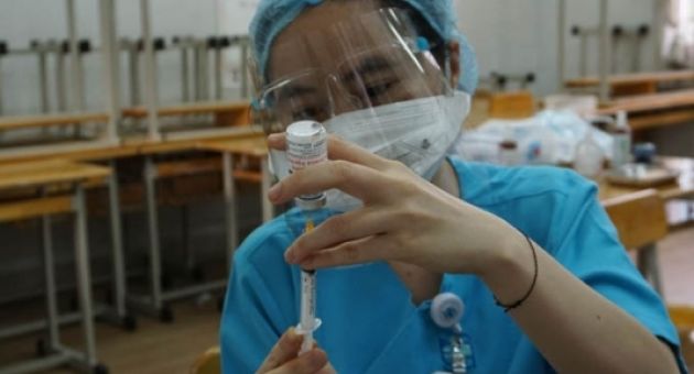 Tiêm vaccine COVID-19 mũi 2 trễ hạn có bị ảnh hưởng và phải tiêm lại từ đầu?