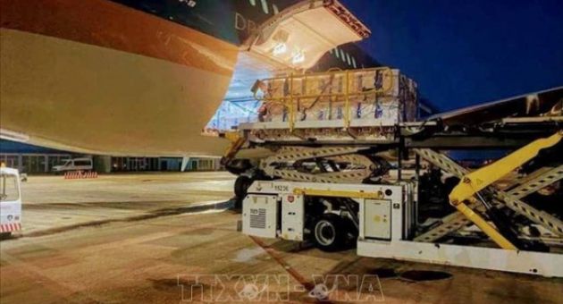 Chuyên cơ Chủ tịch nước Nguyễn Xuân Phúc đang chở vắc xin Abdala về Việt Nam