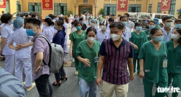 Hà Nội: Bệnh viện Việt Đức có ca COVID-19 mới, tạm phong tỏa tòa nhà với...