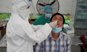 Thủ tướng nhắc nhở Bộ Y tế sớm ban hành hướng dẫn doanh nghiệp tự xét nghiệm