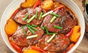 Kho cá ngừ cho thêm quả này đảm bảo ngon ngọt, chuẩn vị nhà hàng