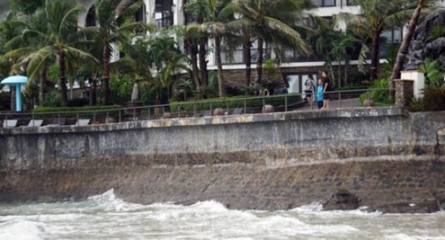 Hơn 700 du khách lo mắc kẹt trên đảo Cát Bà vì ảnh hưởng bão số 7