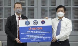 Bộ Y tế tiếp nhận 77 tủ lạnh âm sâu do Hoa Kỳ viện trợ