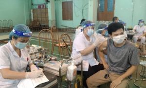 Hà Nam, Ninh Bình tiêm chủng nhanh đạt miễn dịch cộng đồng để sớm quay lại...