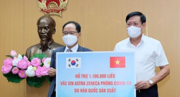 Bộ Y tế tiếp nhận gần 2 triệu liều vắc xin AstraZeneca do Ba Lan và Hàn Quốc...