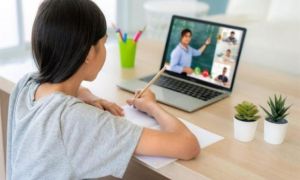 Phụ huynh đau đầu vì học trực tuyến quá lâu, con nghiện game, thay tính đổi nết