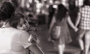Dựa vào nút like của chồng trên một bài viết lạ, tôi suy sụp tinh thần khi...