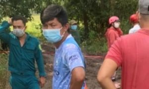 Bé trai 2 tuổi mất tích được tìm thấy thi thể tại con suối gần nhà
